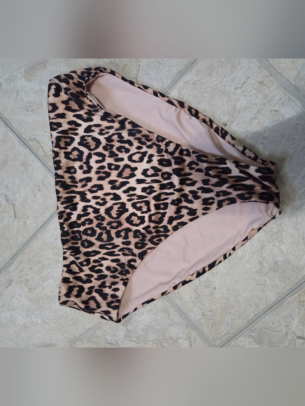 Women's Leopard Print Victoria's secret Swimsuit bottom medium NWOT